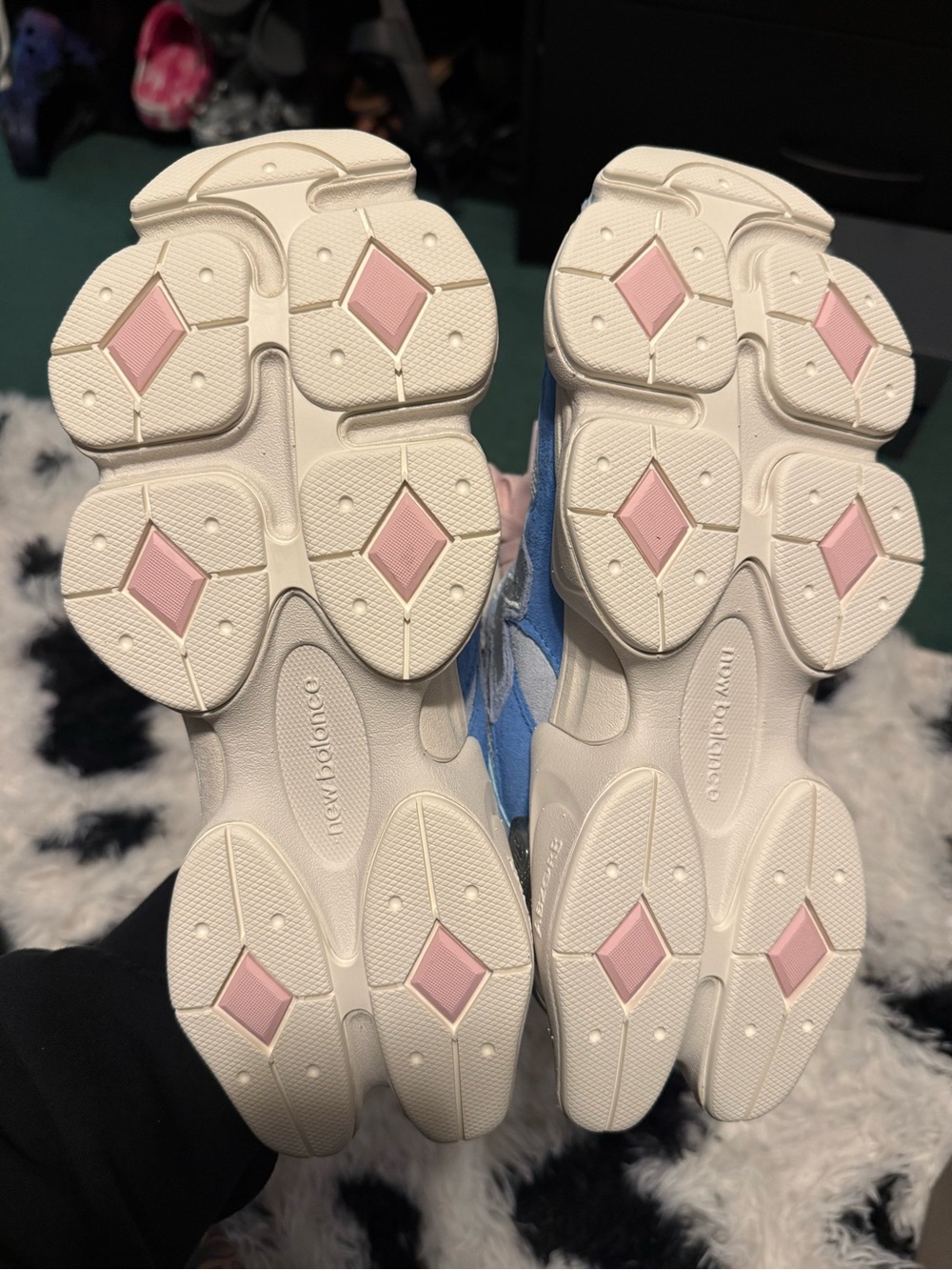 New Balance 9060 - Picture 3 of 4